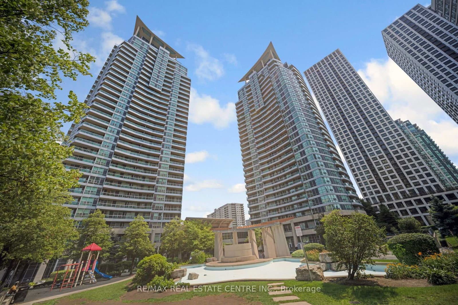 #302 - 1 Elm Drive