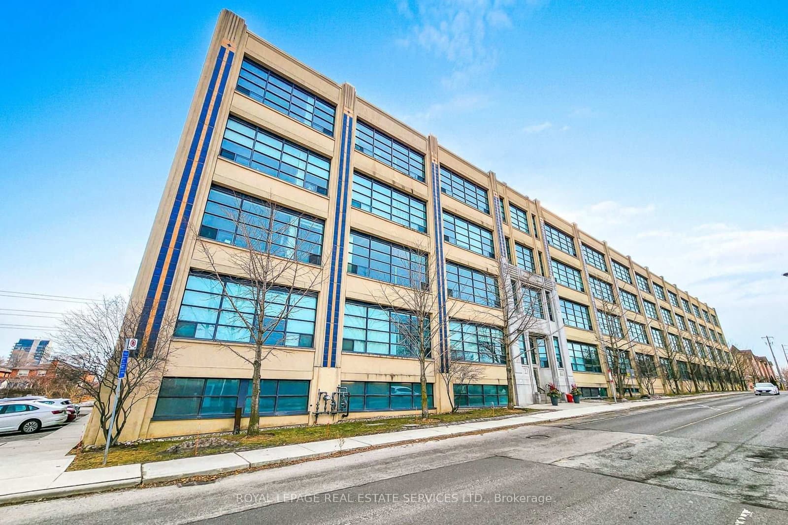 #205 - 1001 Roselawn Avenue