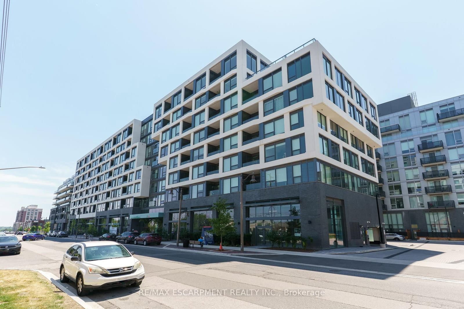 #614 - 2450 Old Bronte Road