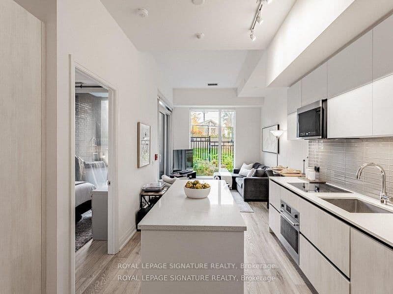 #102 - 21 Park Street E
