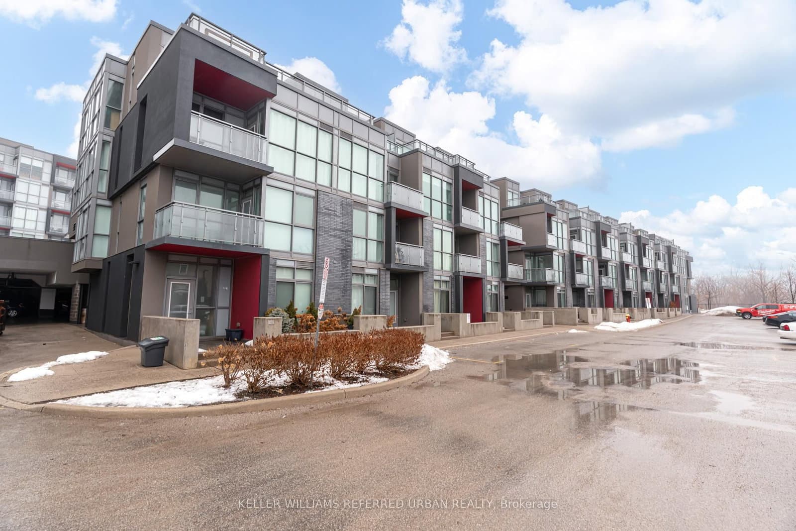 #C401 - 5260 N Dundas Street
