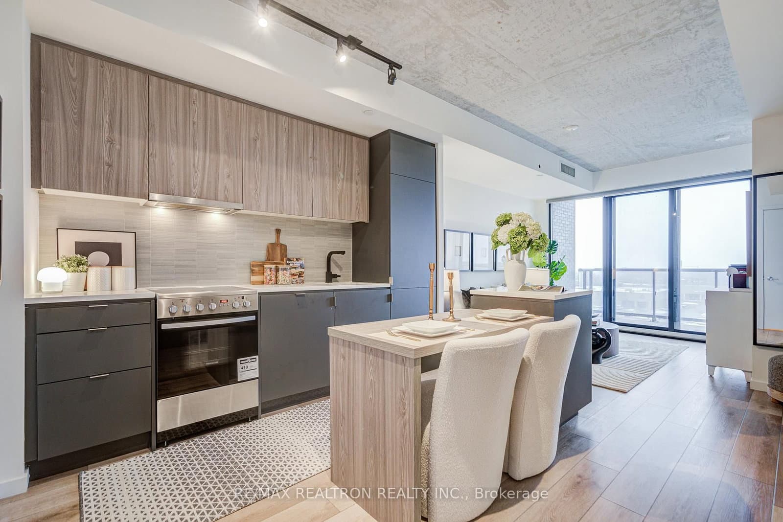 #518 - 7 Smith Crescent