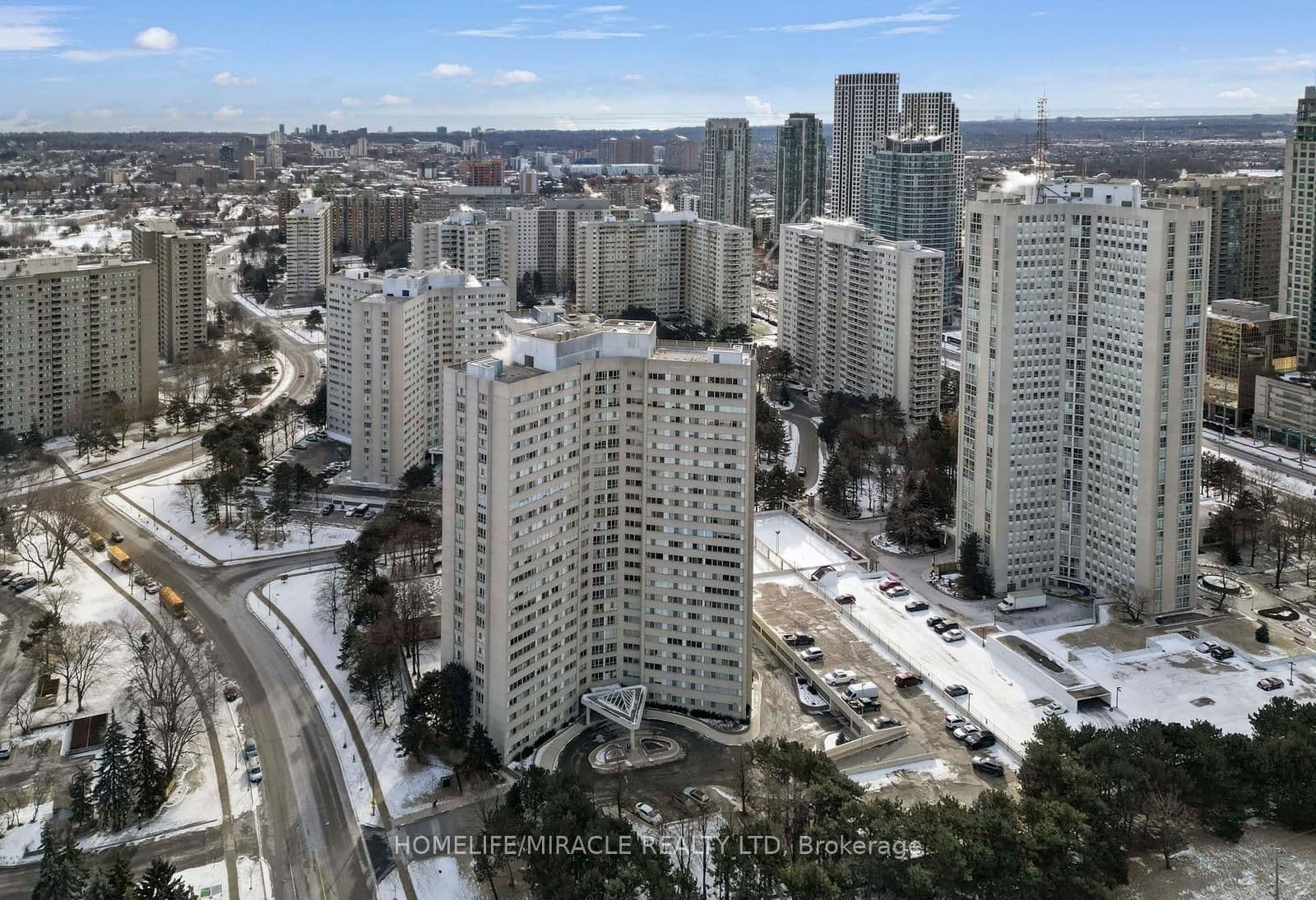 #202 - 3700 Kaneff Crescent
