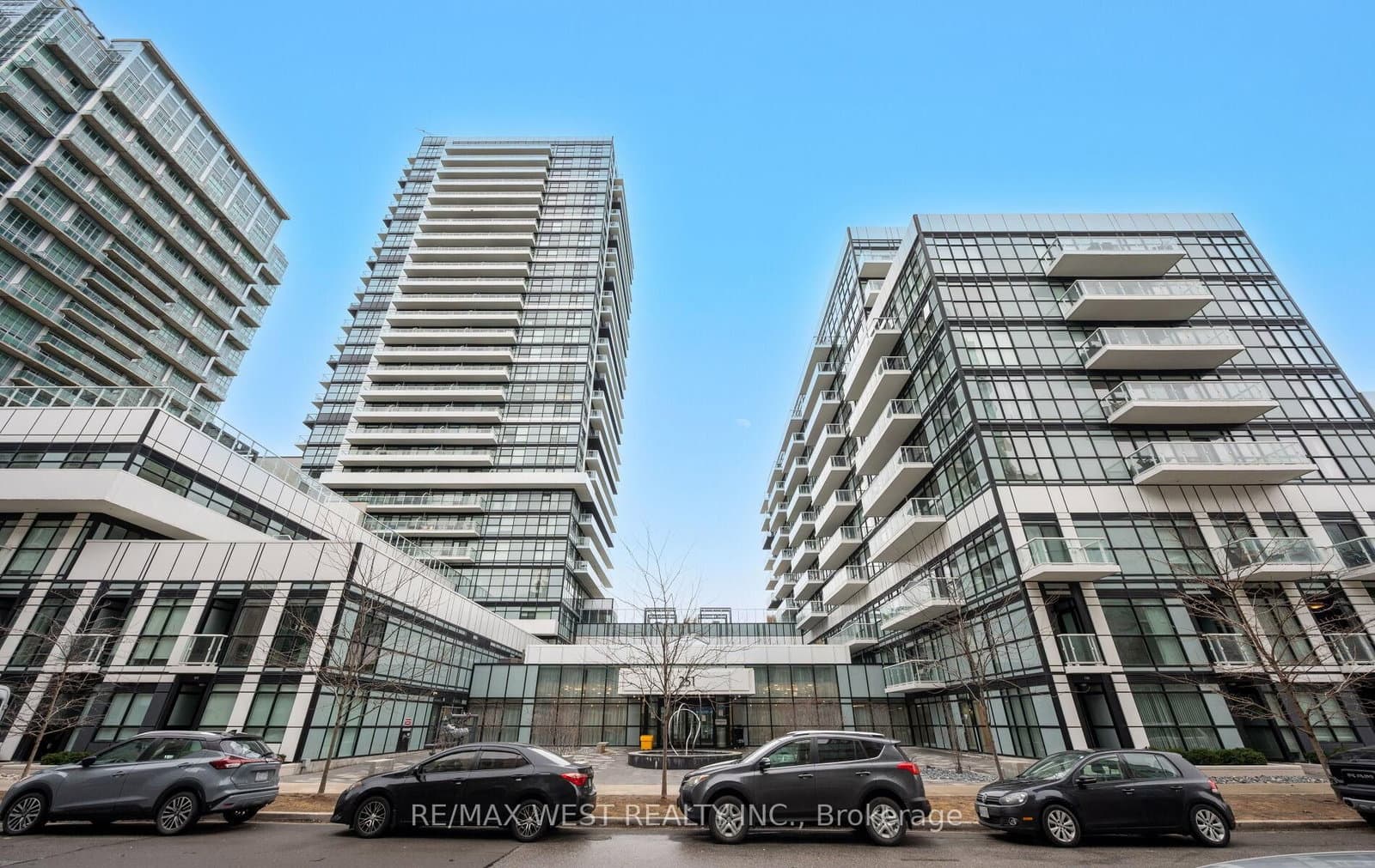 #2702 - 251 Manitoba Street