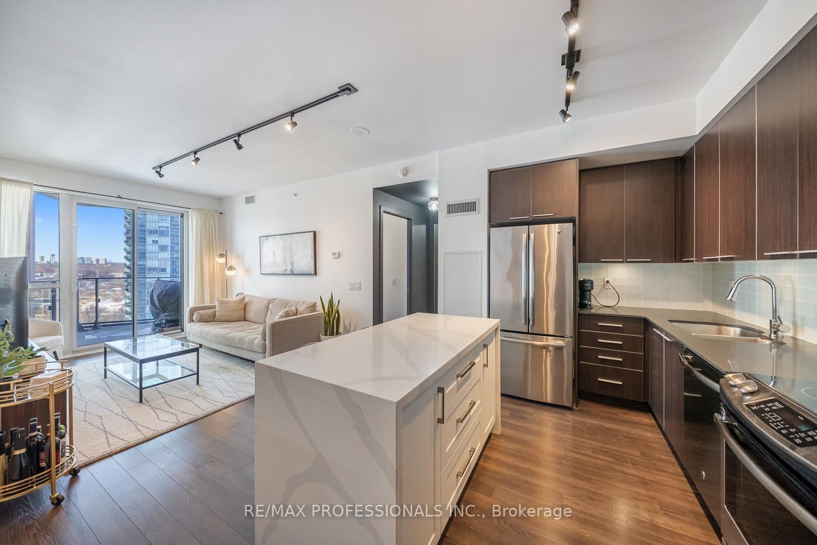 #1705 - 10 Park Lawn Road