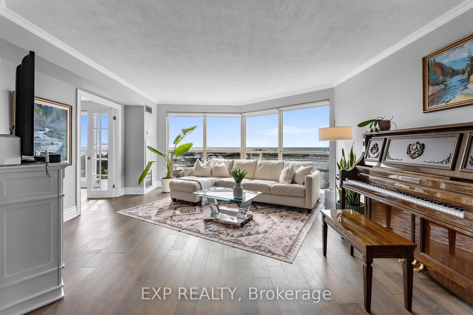 #918 - 2261 Lake Shore Boulevard W