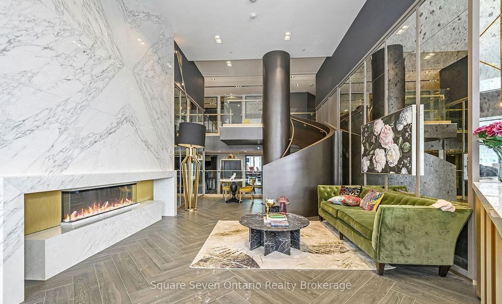 #820 - 395 Dundas Street