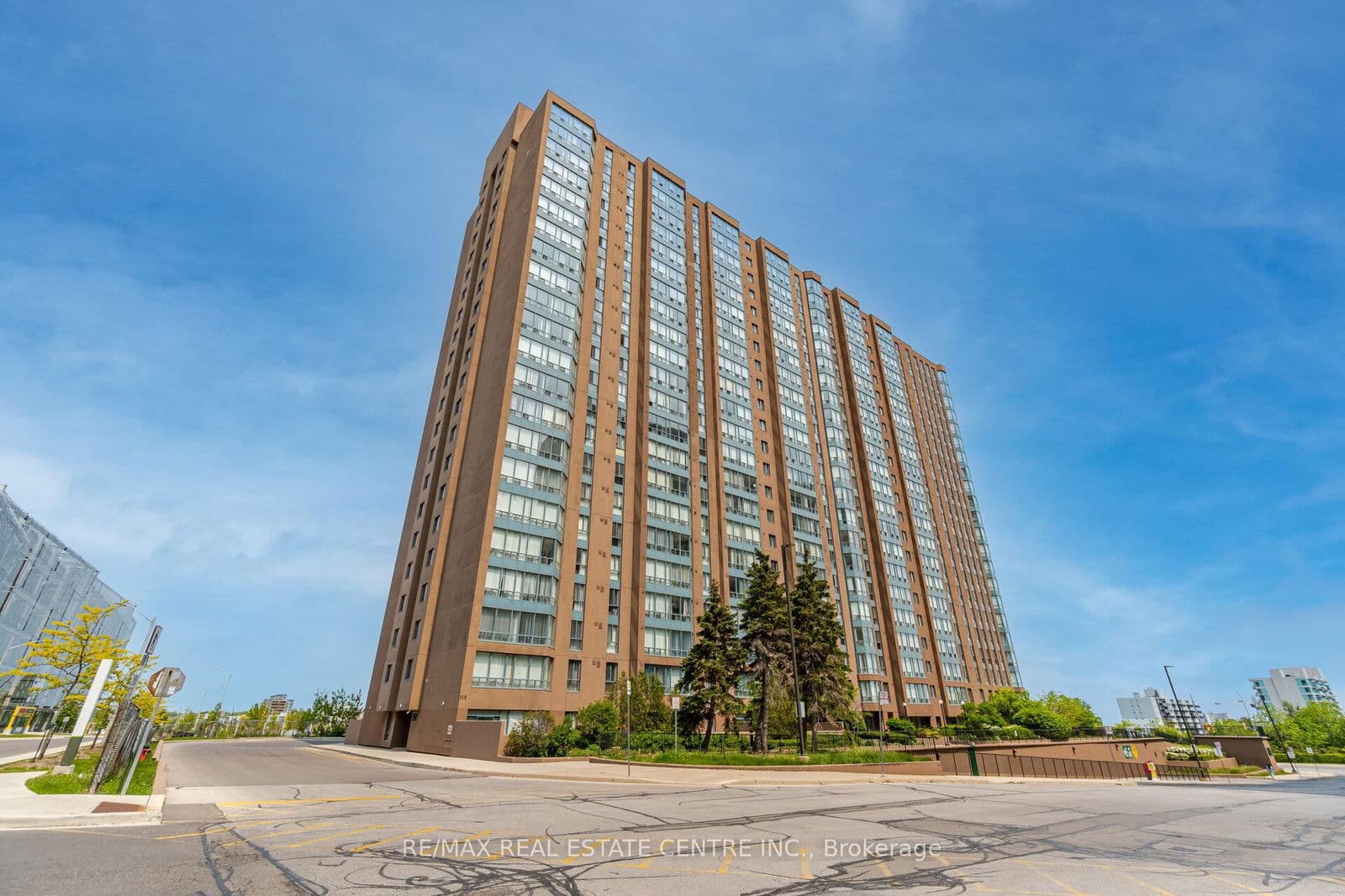#811 - 115 Hillcrest Avenue