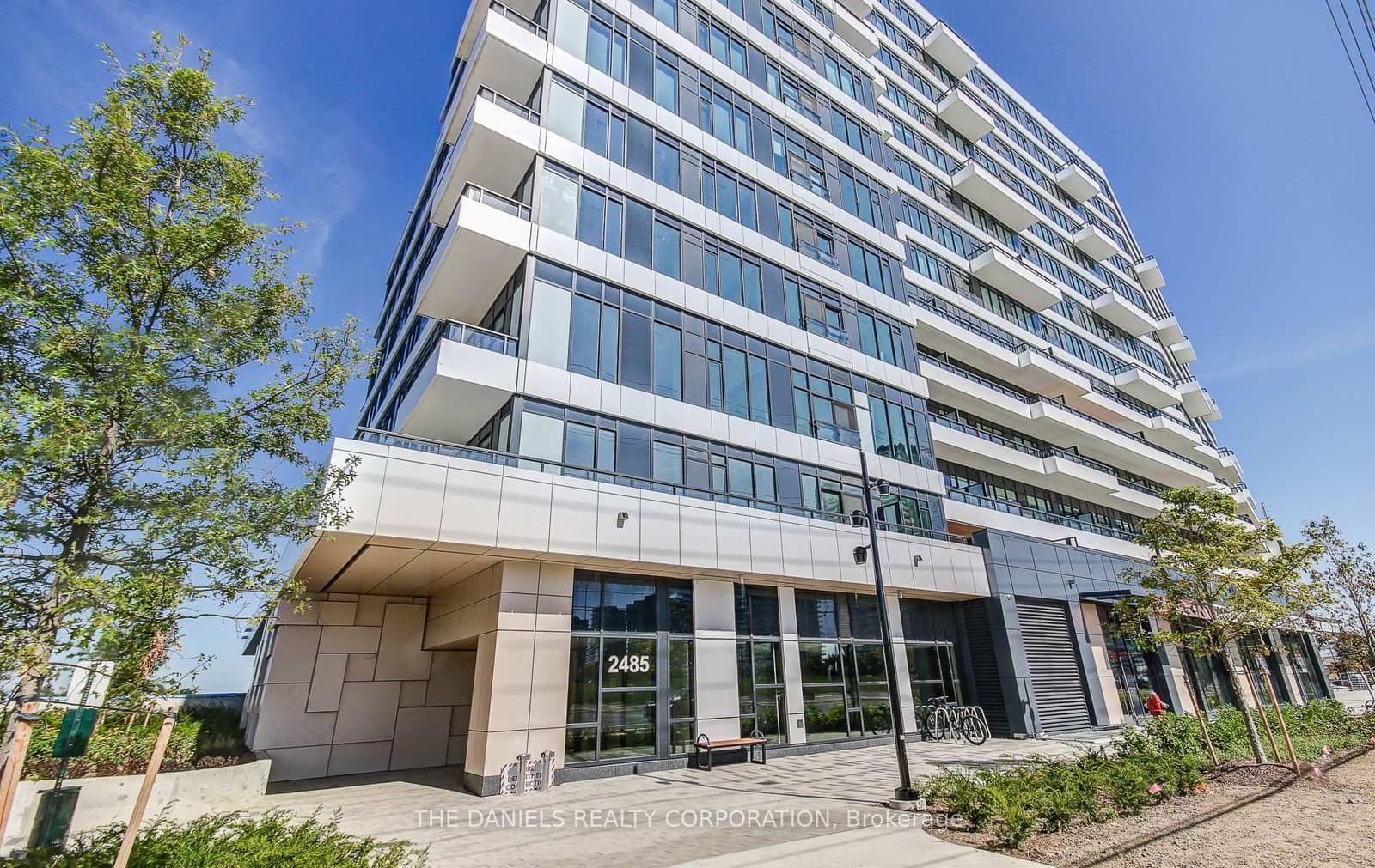 #924 - 2485 Eglinton Avenue W