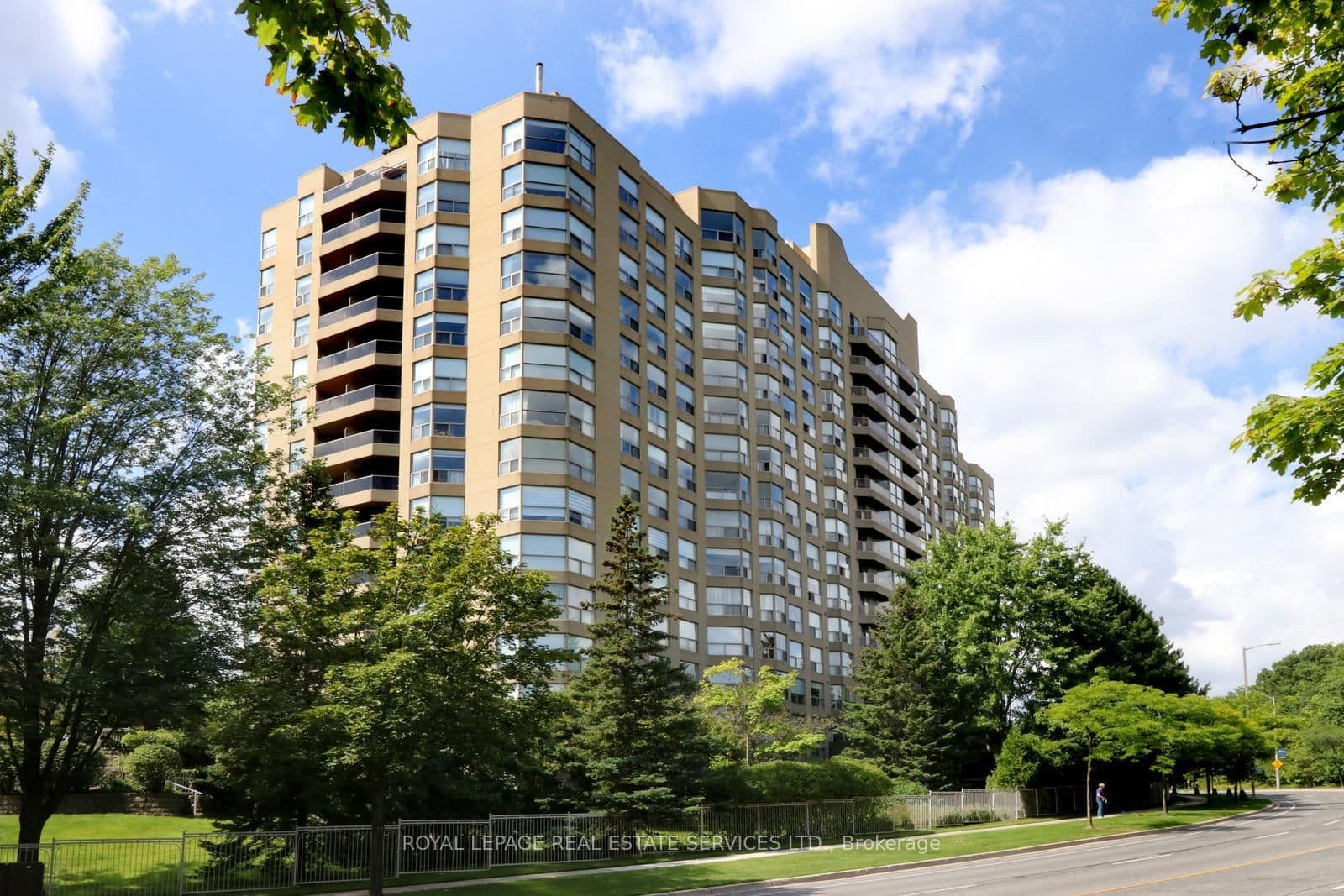 #804 - 1800 W The Collegeway
