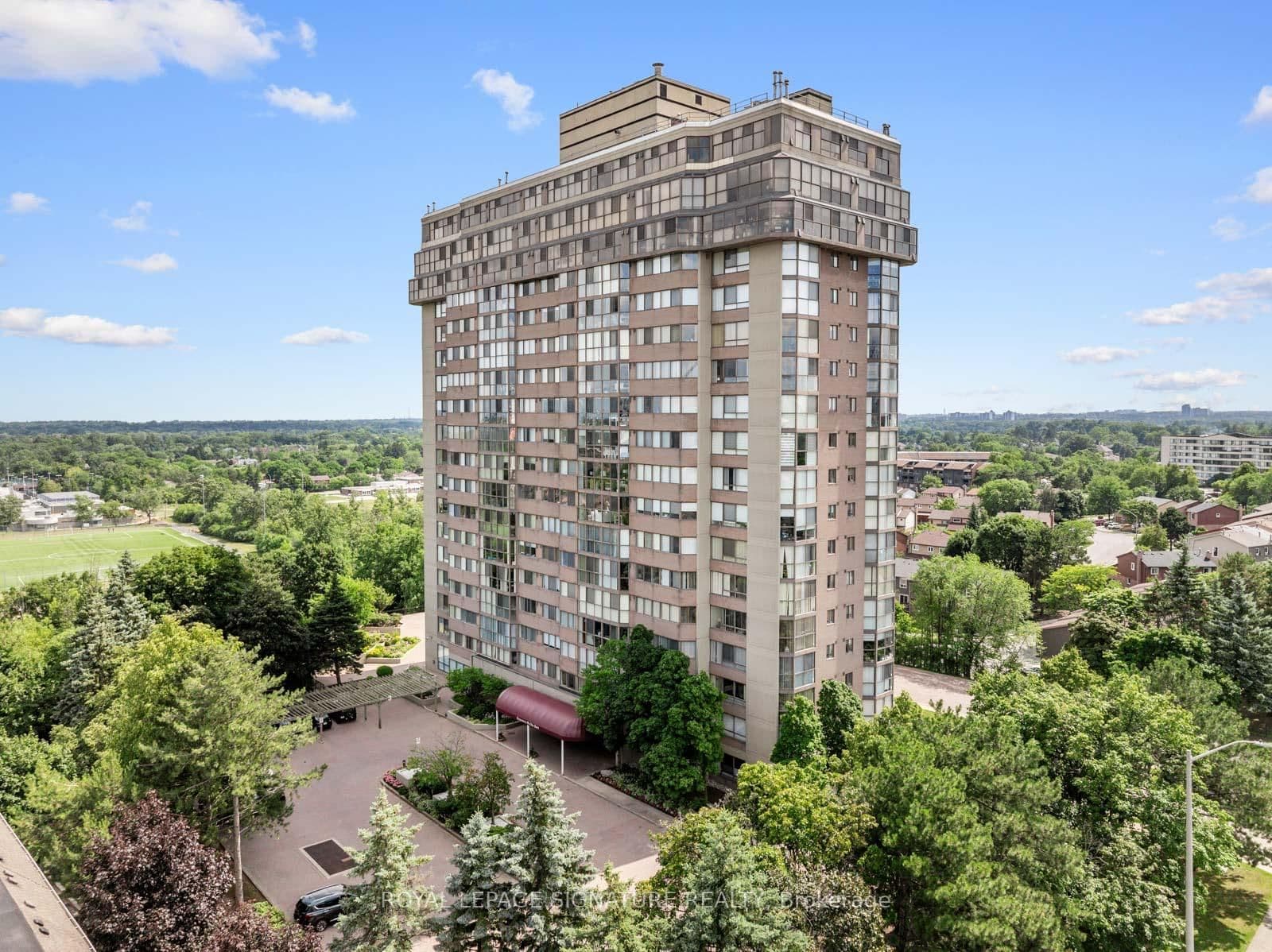 #LPH4 - 880 Dundas Street W