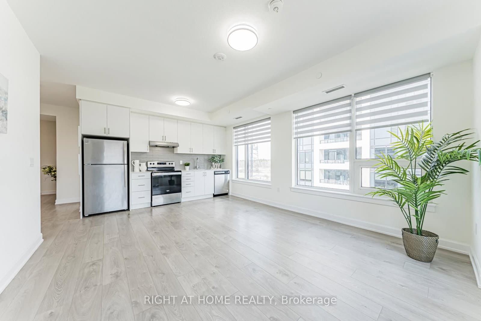 #524 - 3200 william coltson Avenue