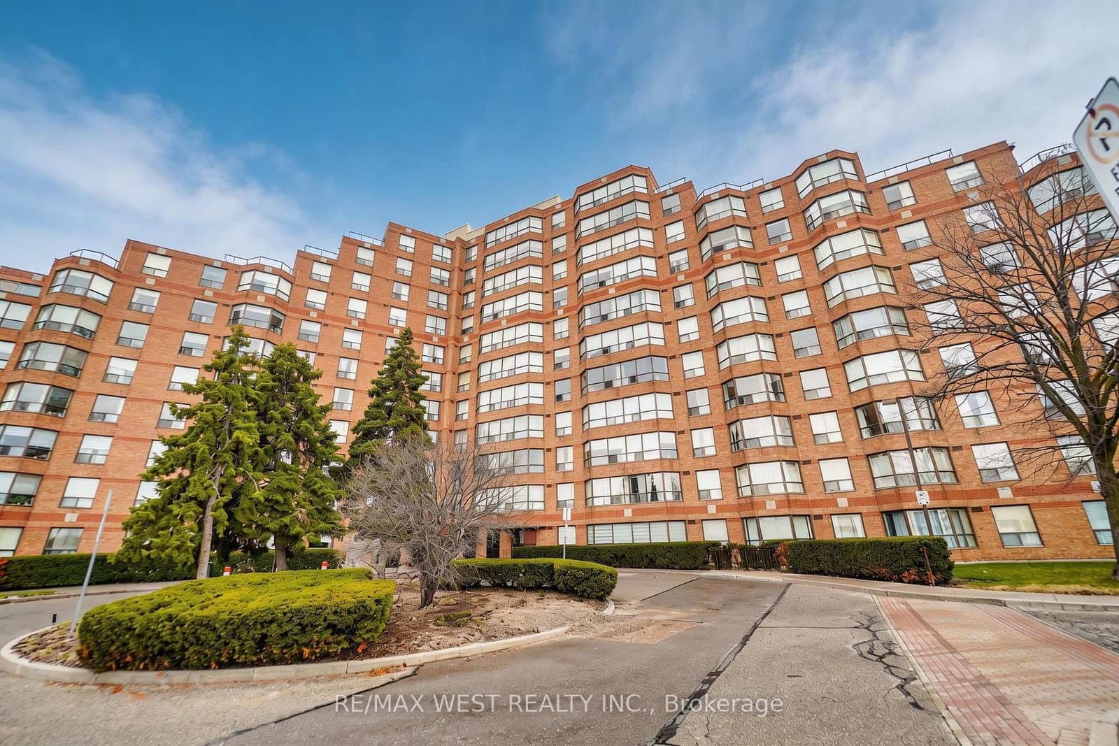#313 - 6 Humberline Drive