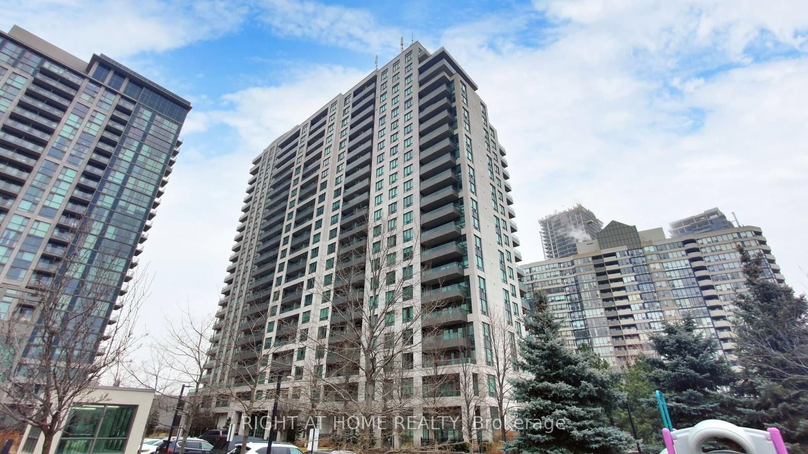#211 - 335 Rathburn Road W