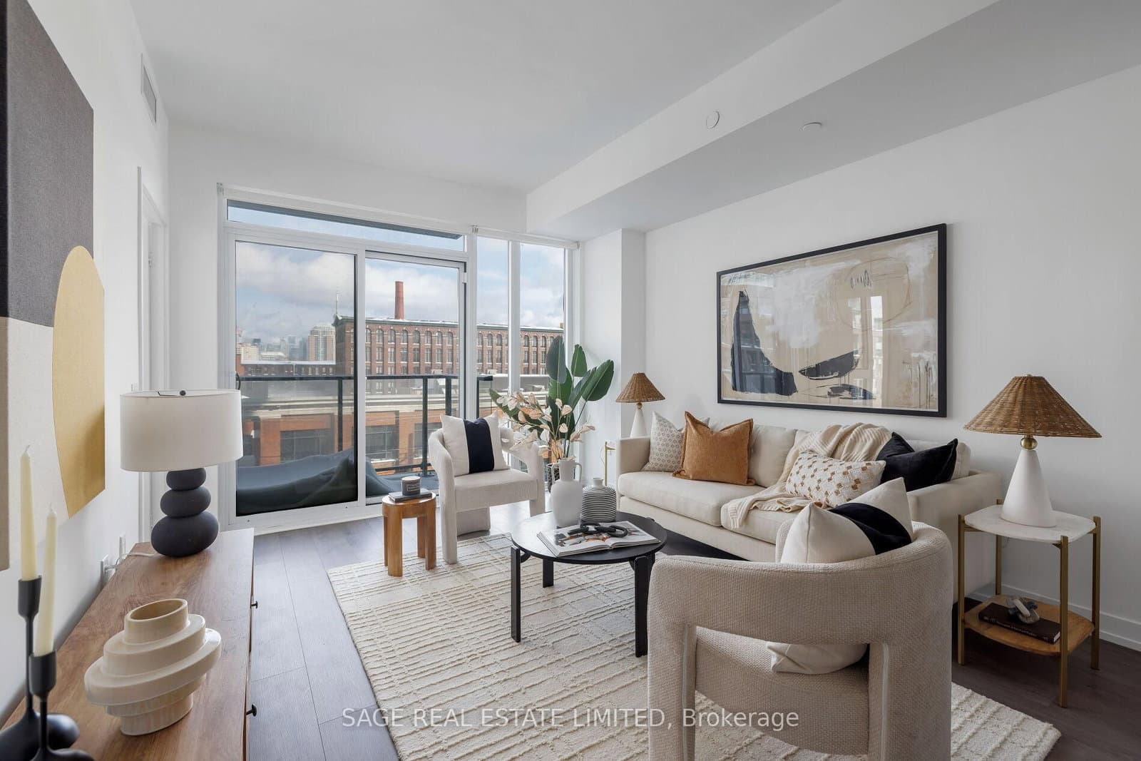 #327 - 270 Dufferin Street