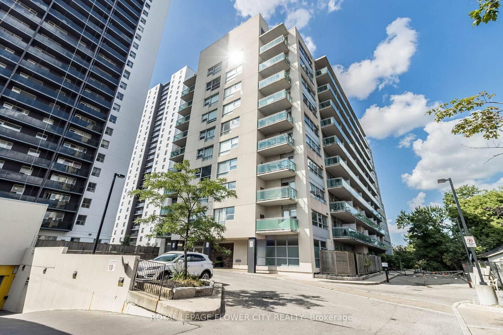 #907 - 2464 Weston Road