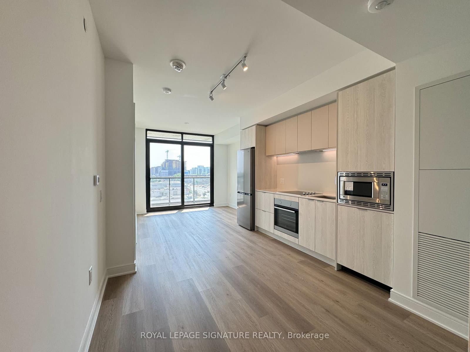 #623 - 86 Dundas Street E