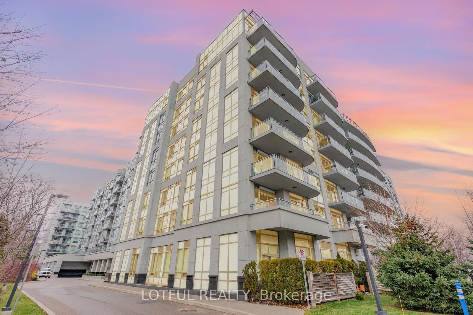 #711 - 3500 Lakeshore Road W