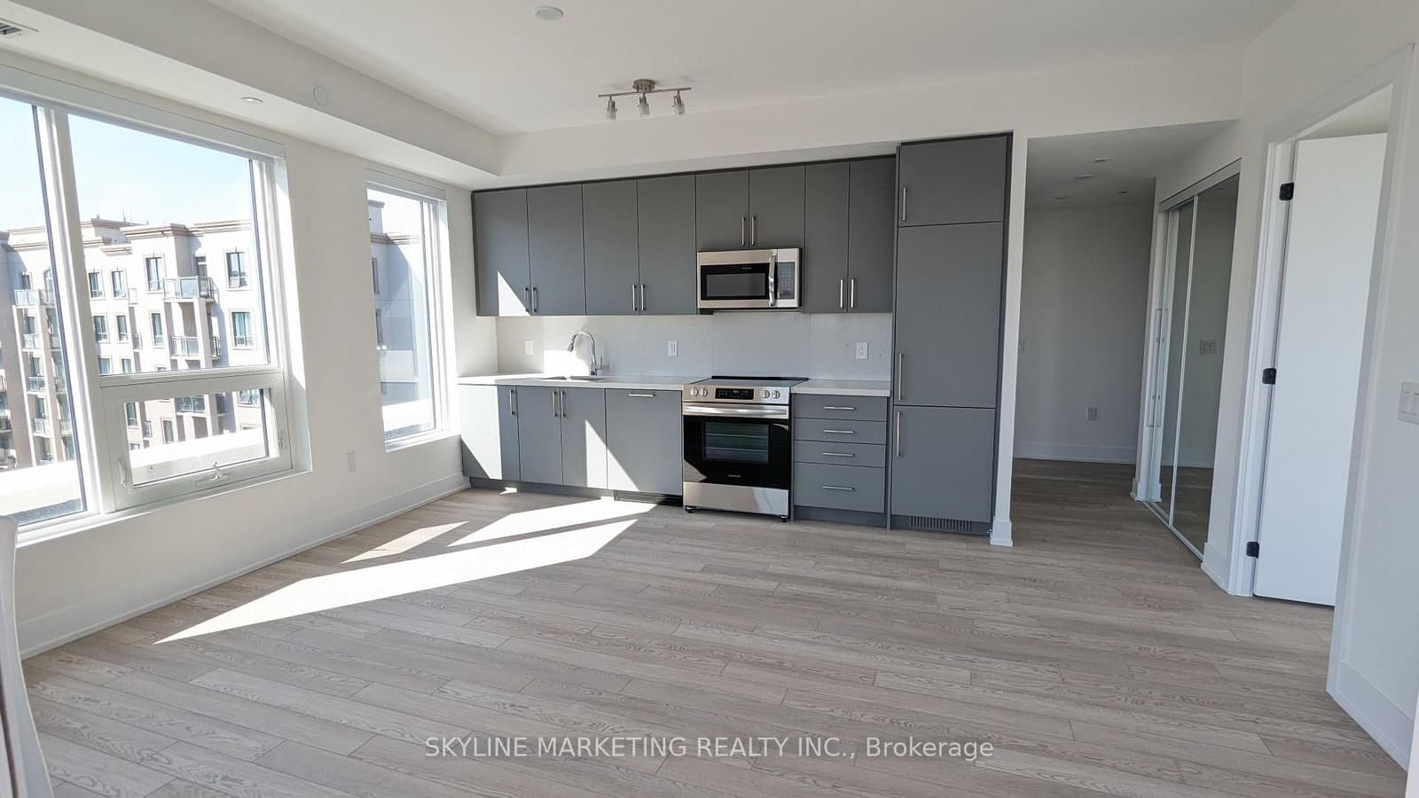 #733 - 2450 Old Bronte Road