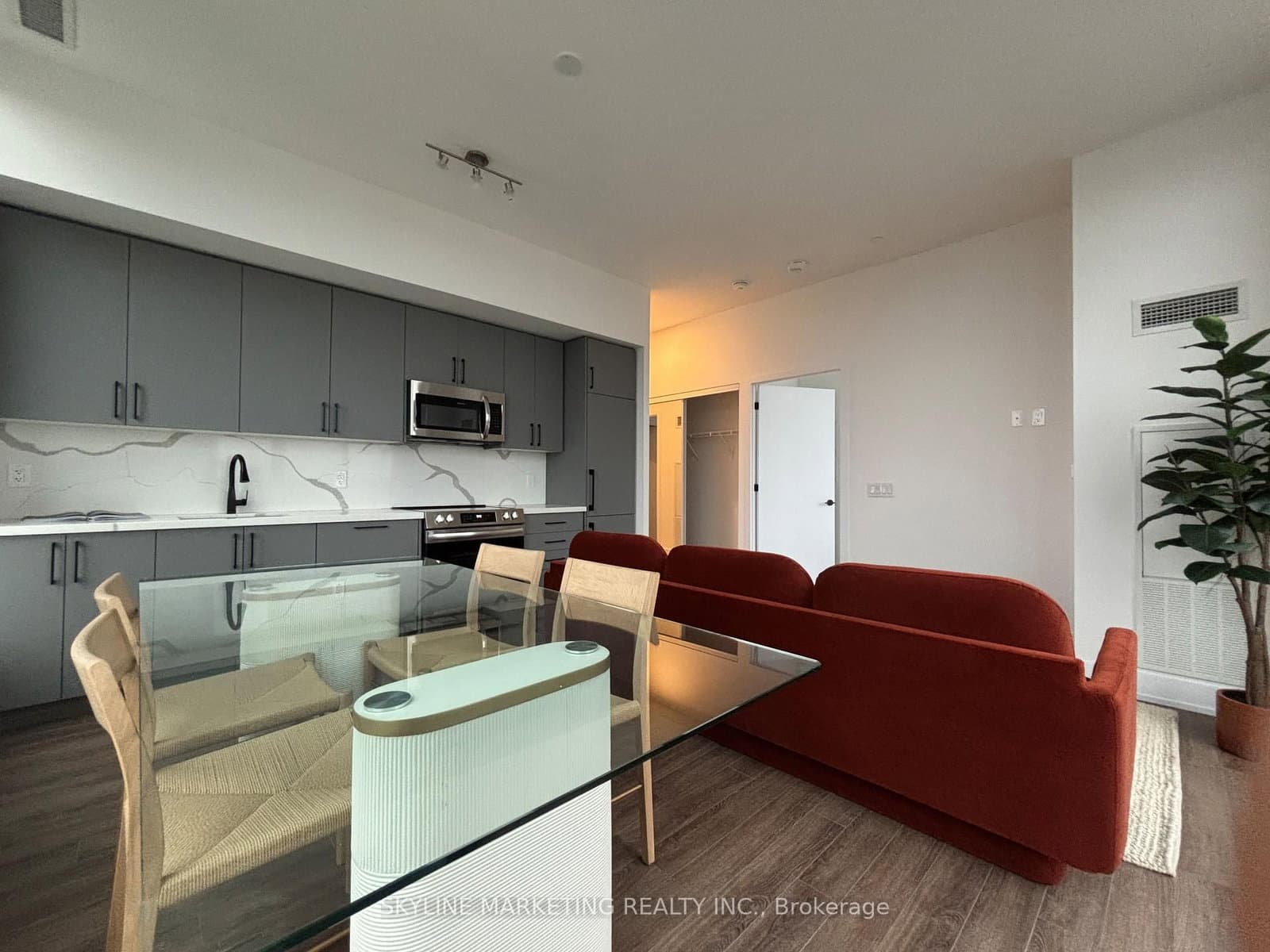 #834 - 2450 Old Bronte Road