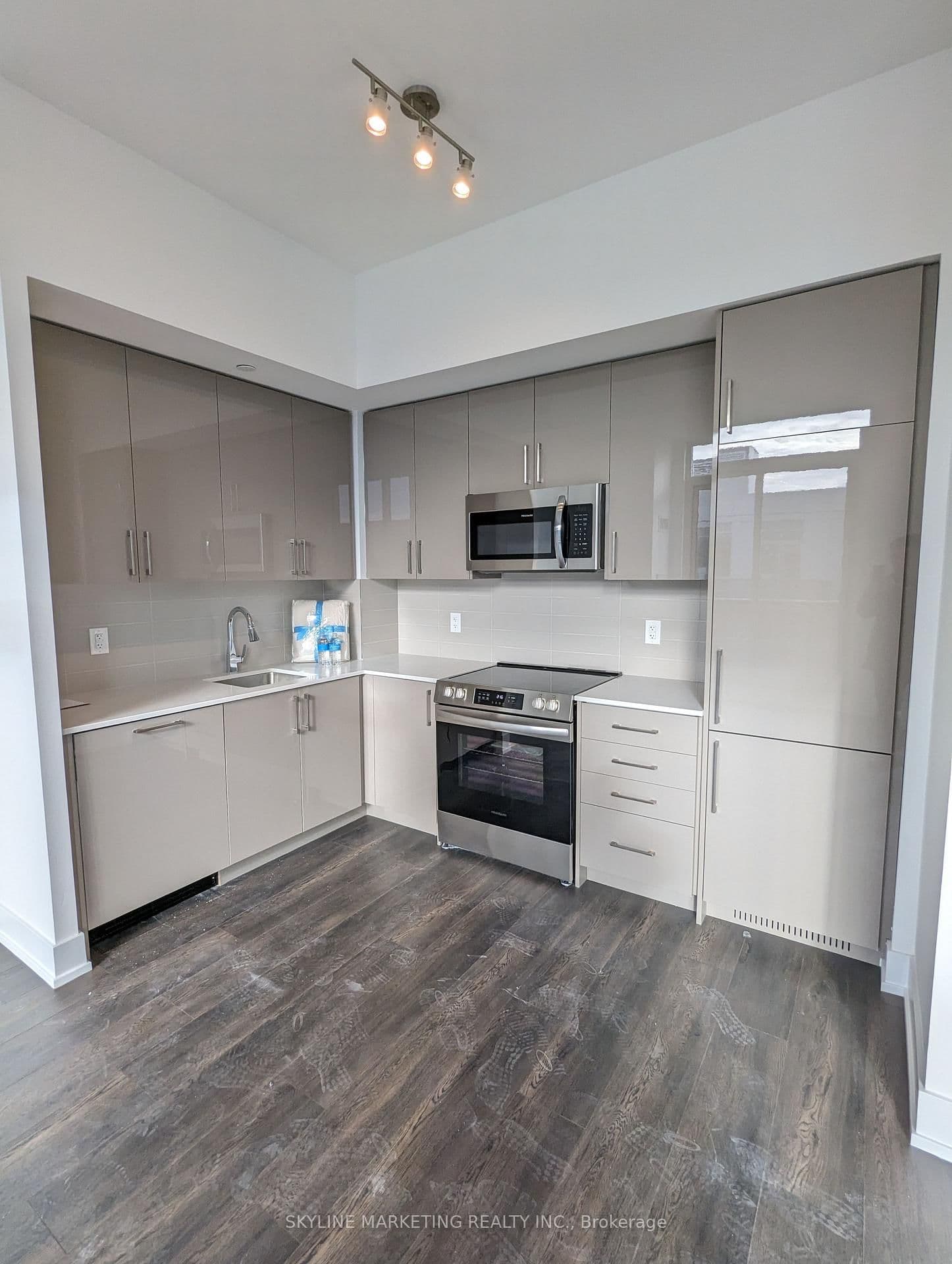 2450 Old Bronte Road, Unit 816