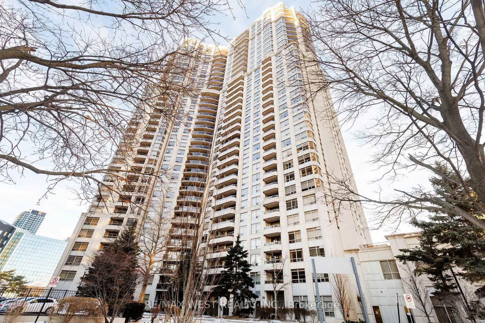 #902 - 35 Kingsbridge Garden Circle