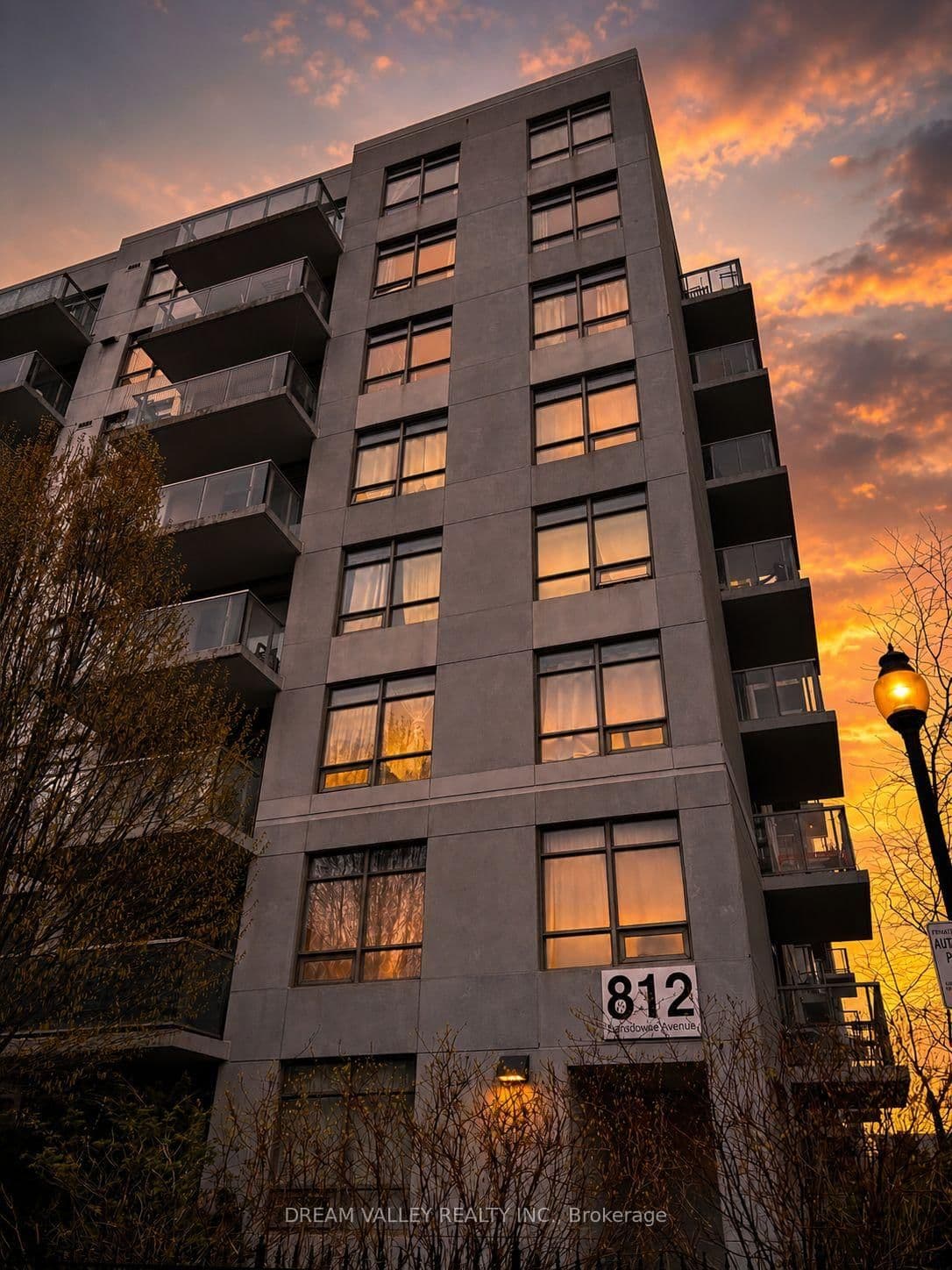 #1114 - 812 Lansdowne Avenue