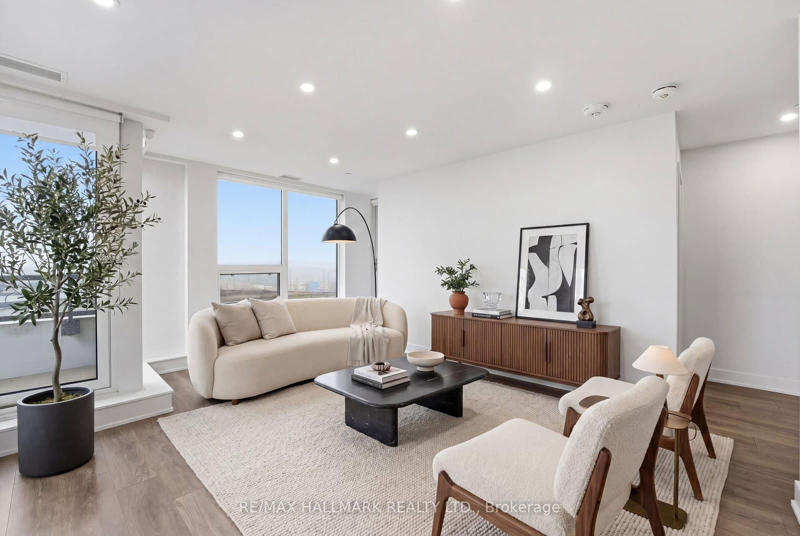#604 - 297 Oak Walk Drive