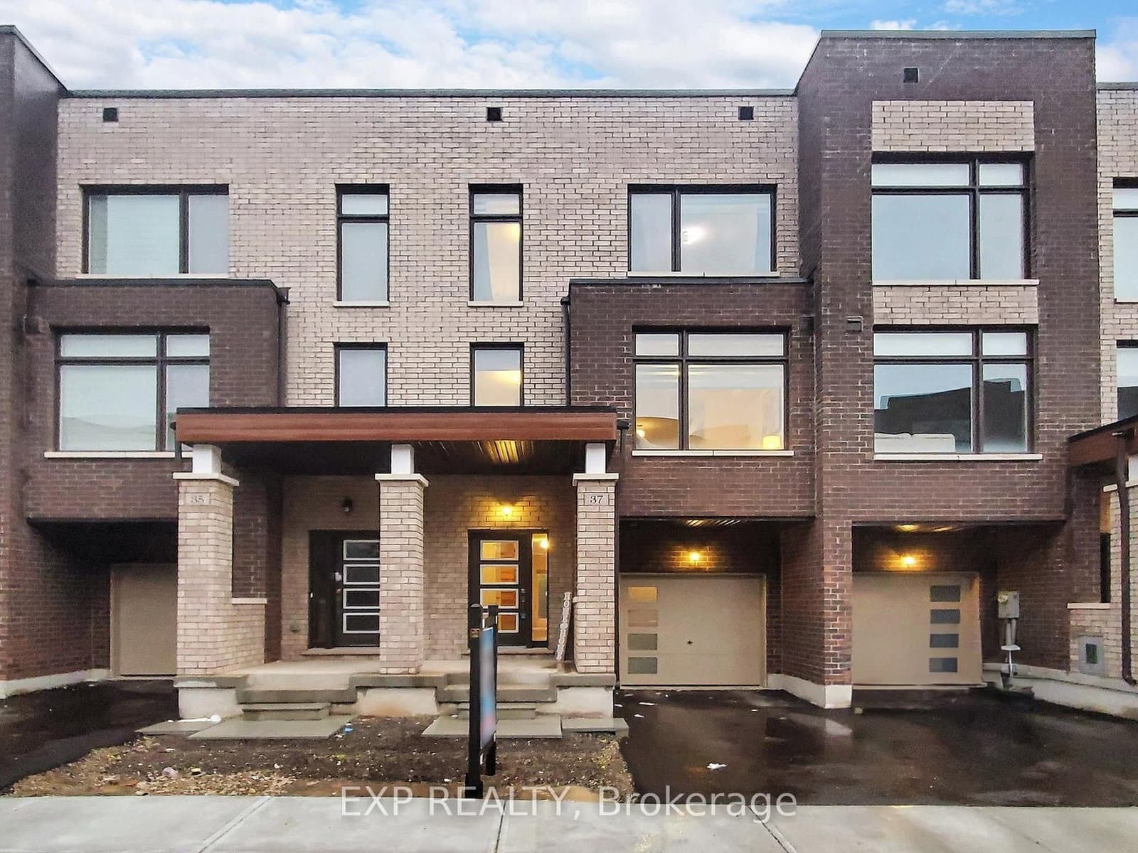 37 Queenpost Drive