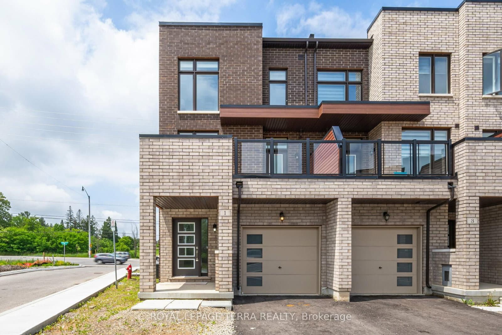 1 Queenpost Drive