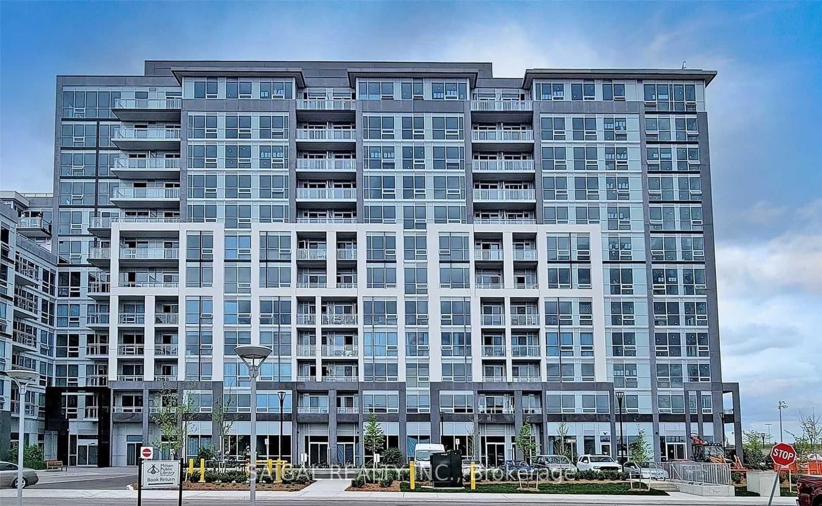 1050 Main Street E, Unit 702