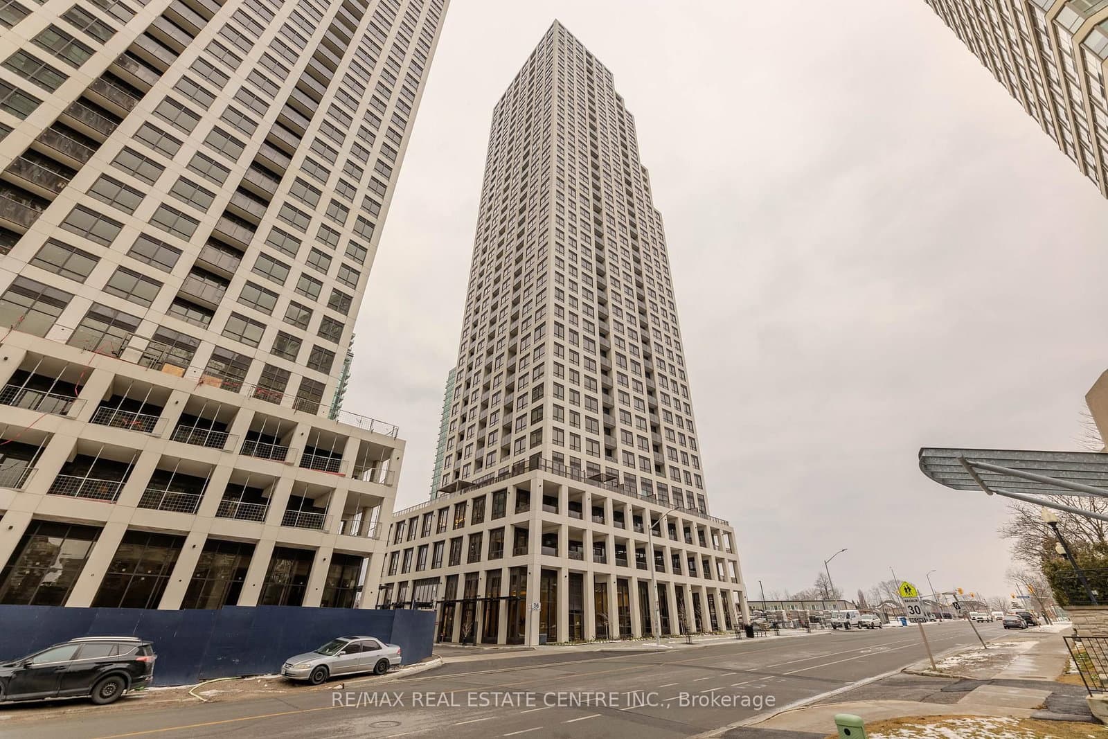 36 Elm Drive W, Unit 1805