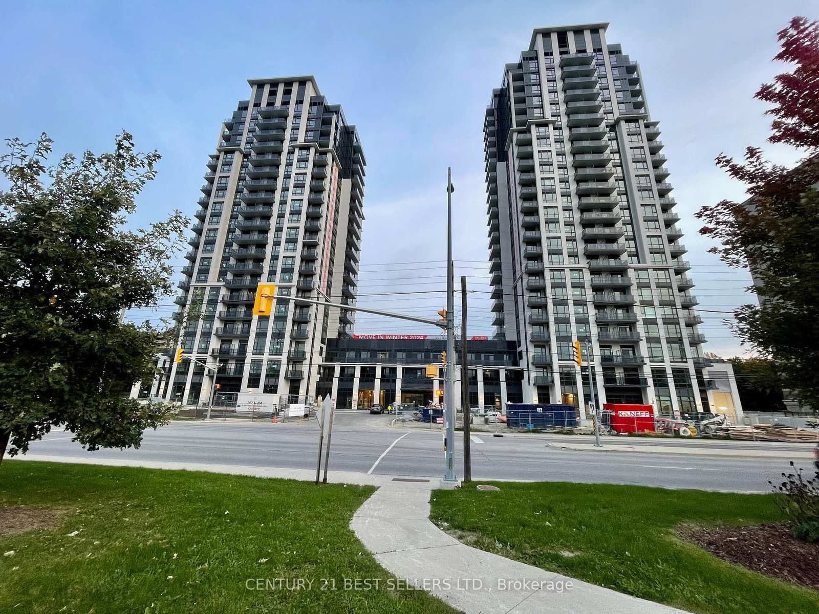 202 Burnhamthorpe Road E, Unit 304