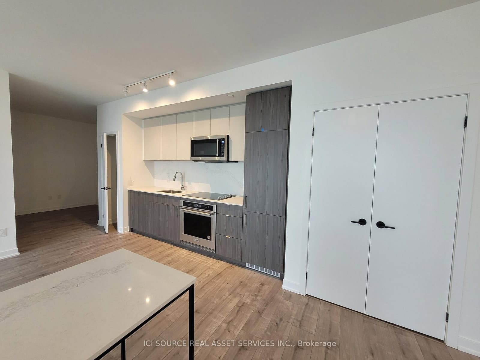 220 Missinnihe Way, Unit 1407
