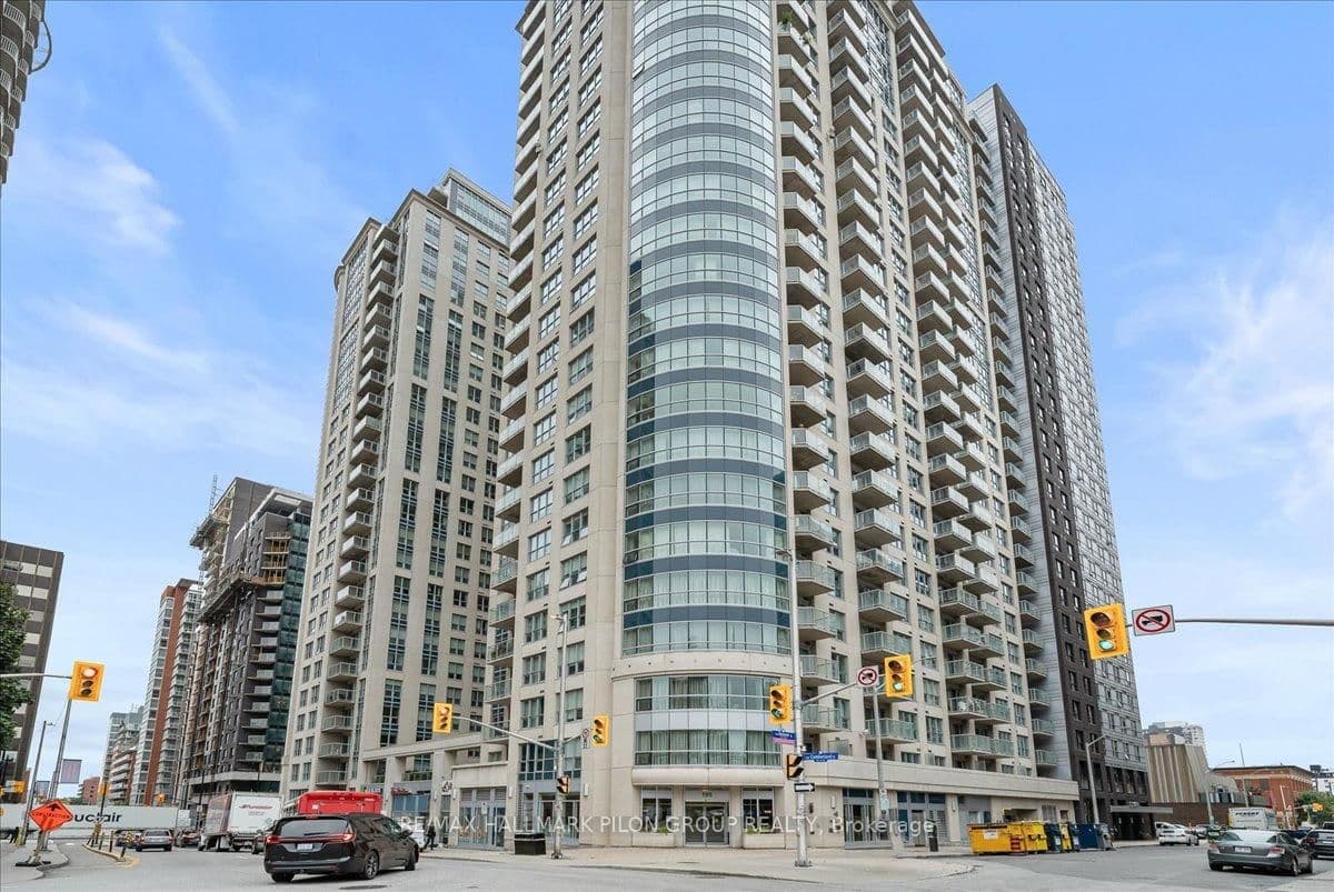 195 Besserer Street, Unit 1806