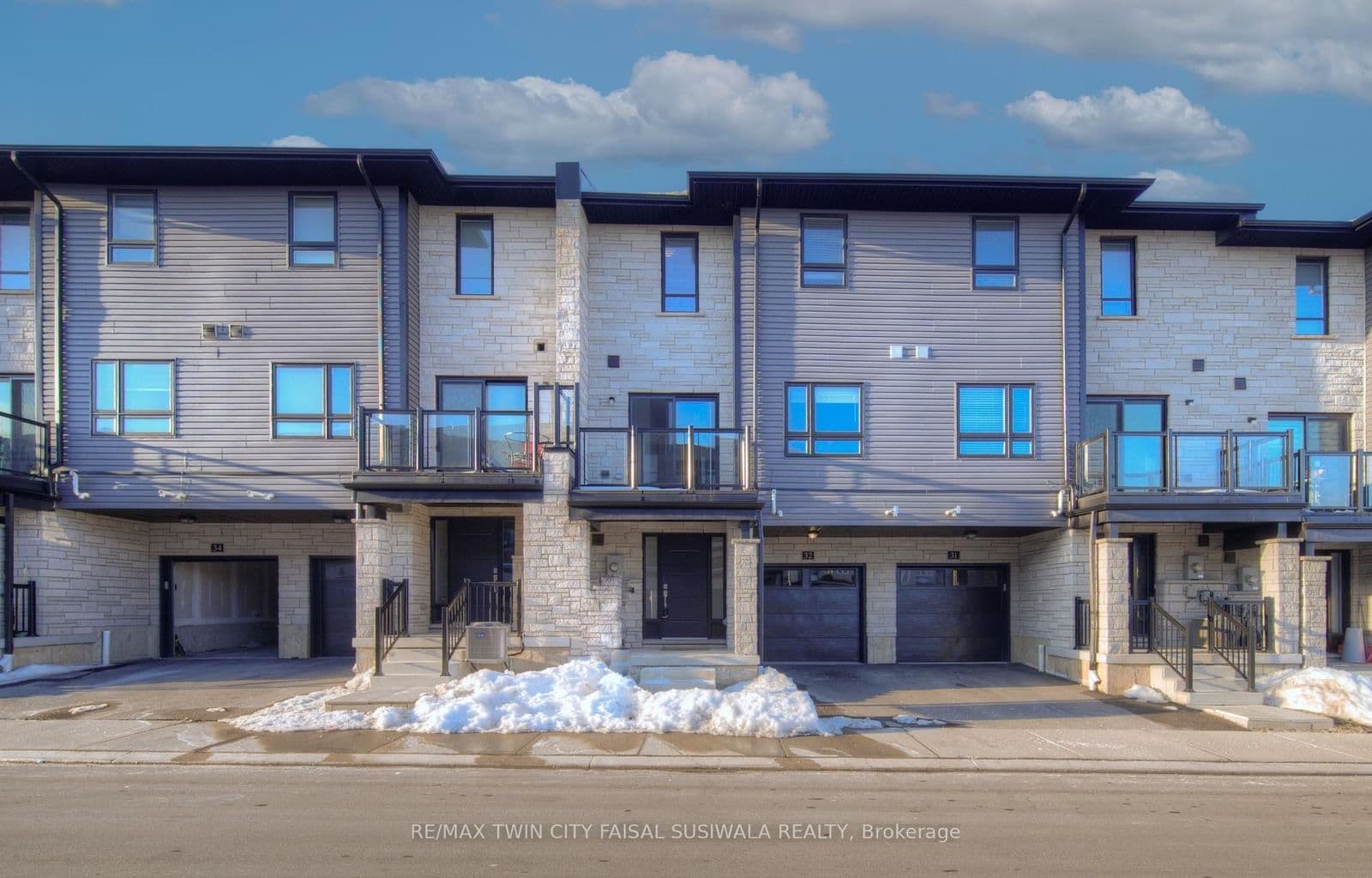 51 Sparrow Avenue, Unit 32