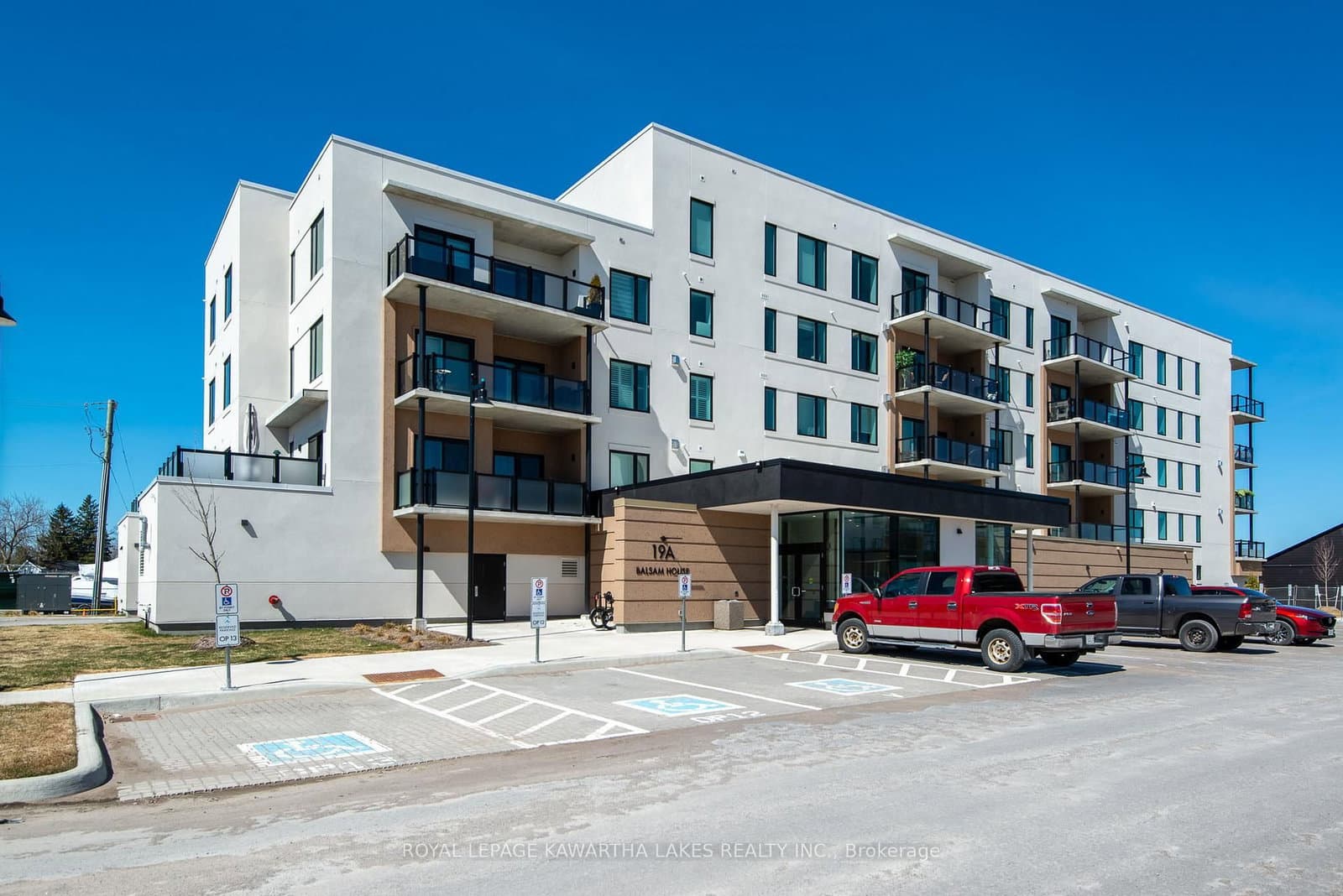19 West Street N, Unit 201