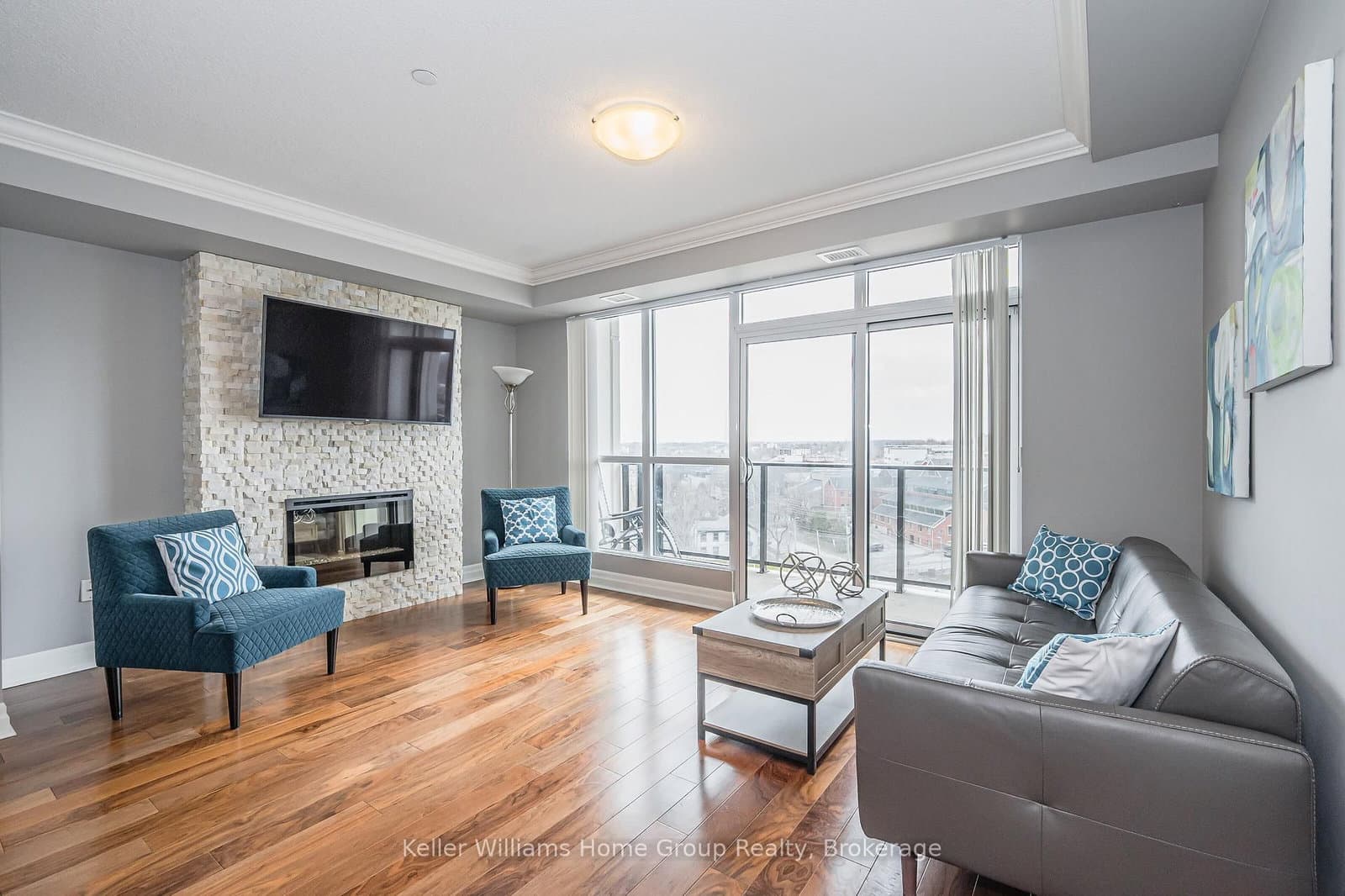 #901 - 150 Wellington Street E