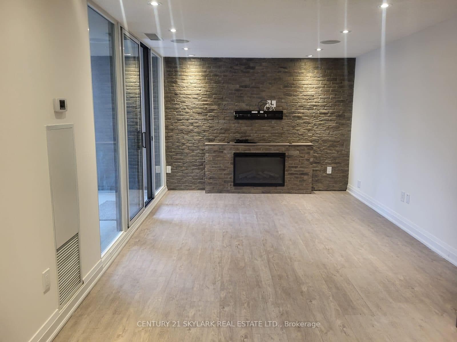 25 Wellington Street, Unit 901
