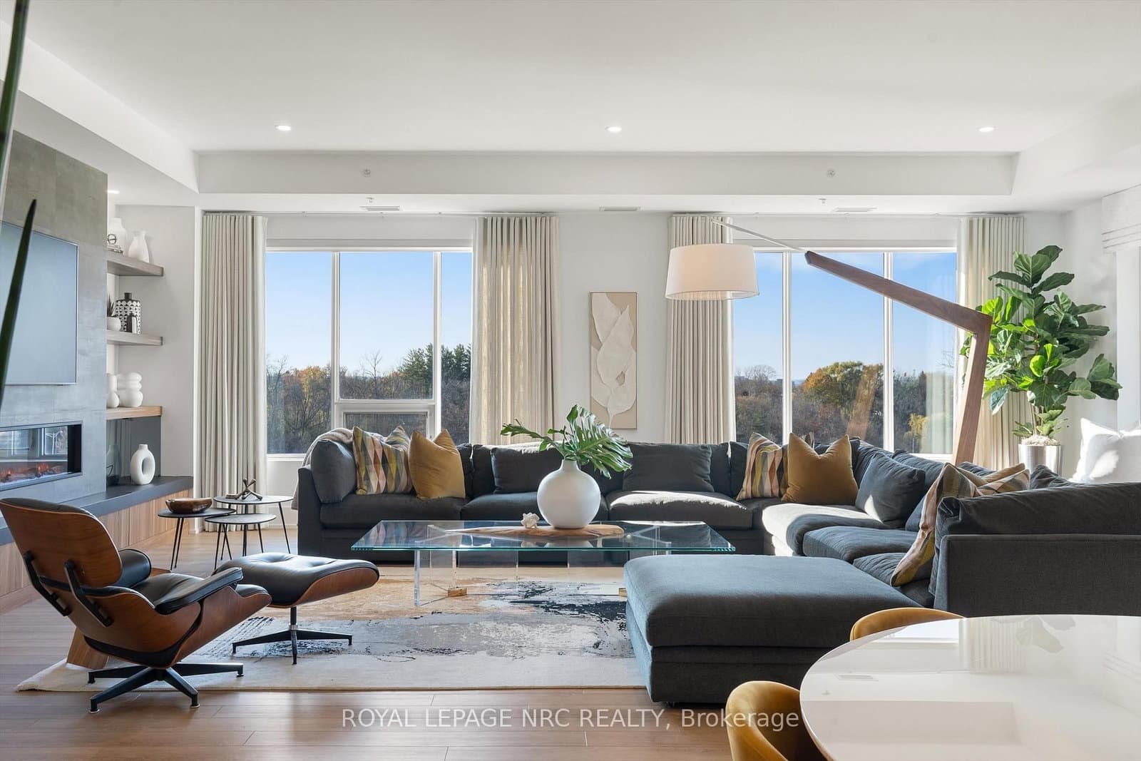 #601 - 77 Yates Street