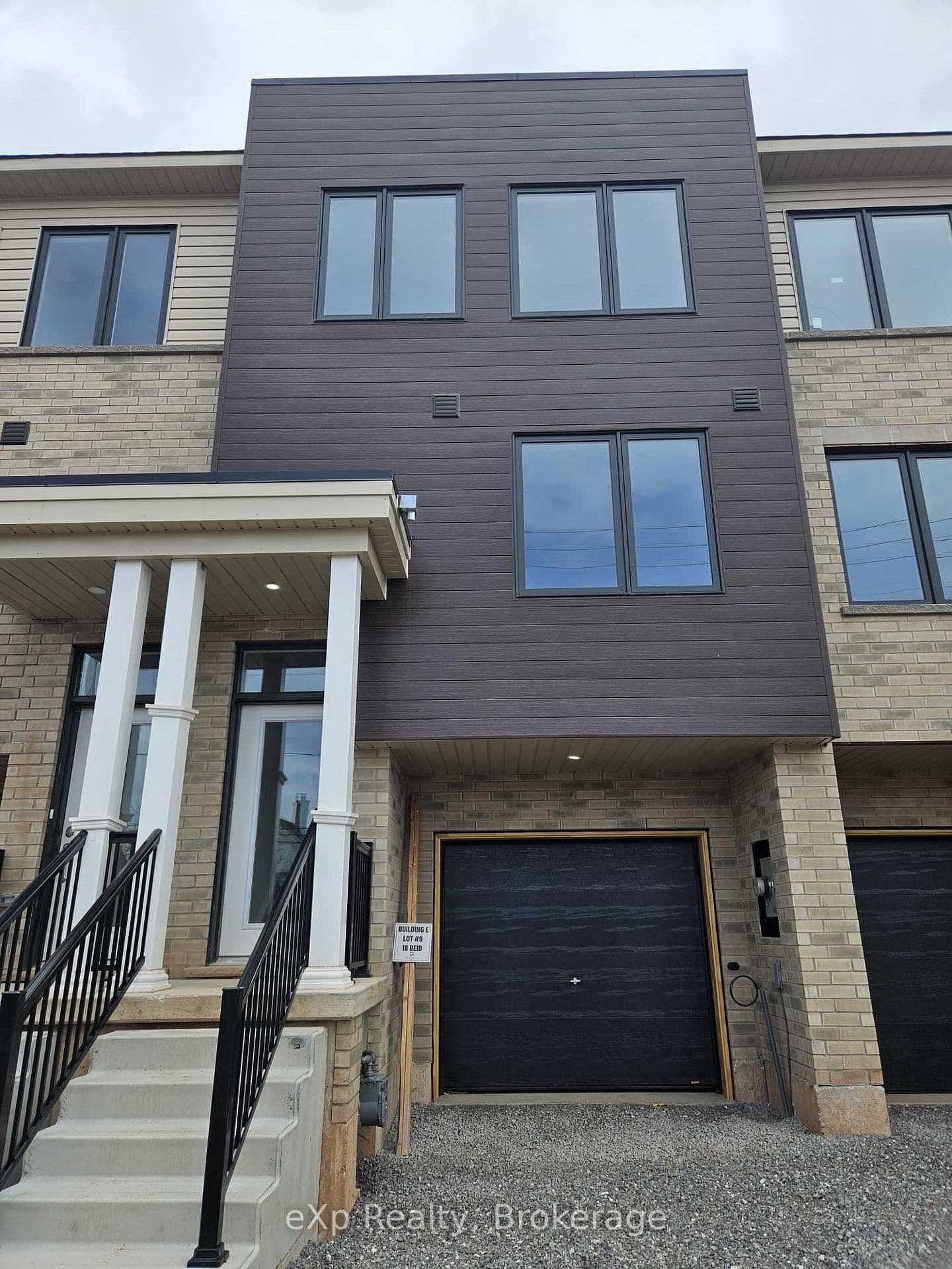 18 Reid Avenue N