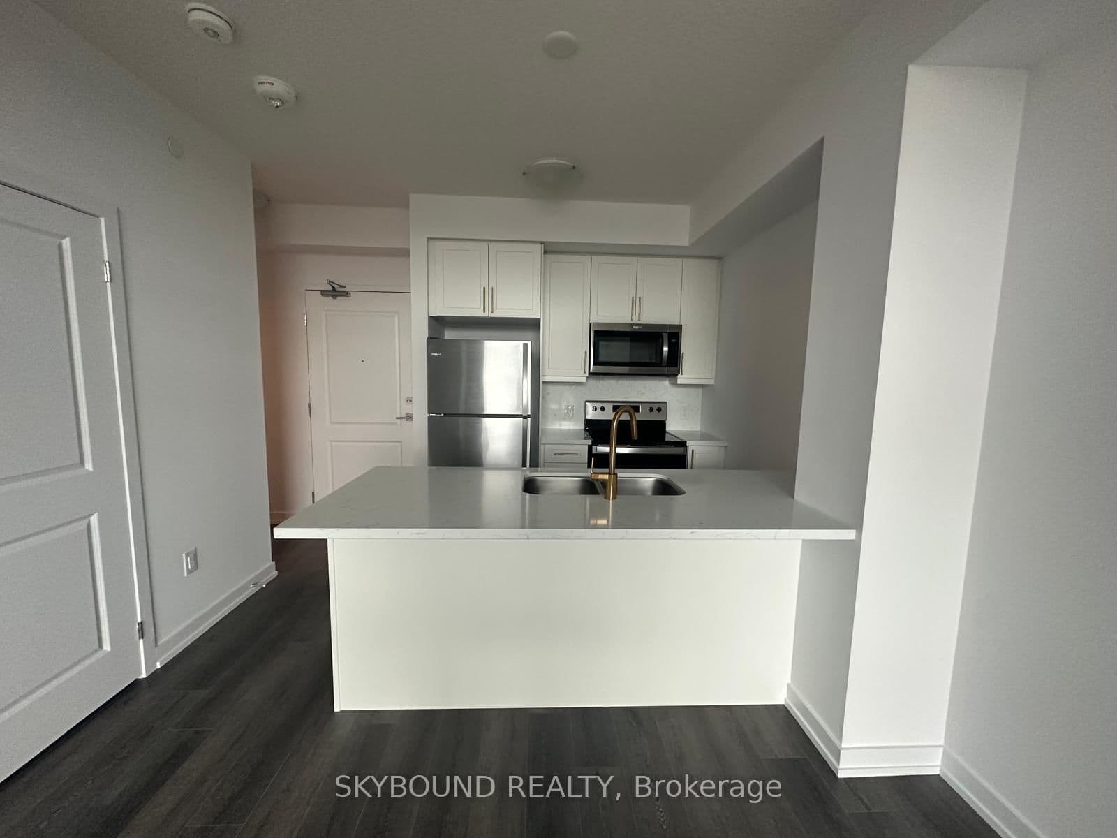 #212 - 470 Dundas Street E