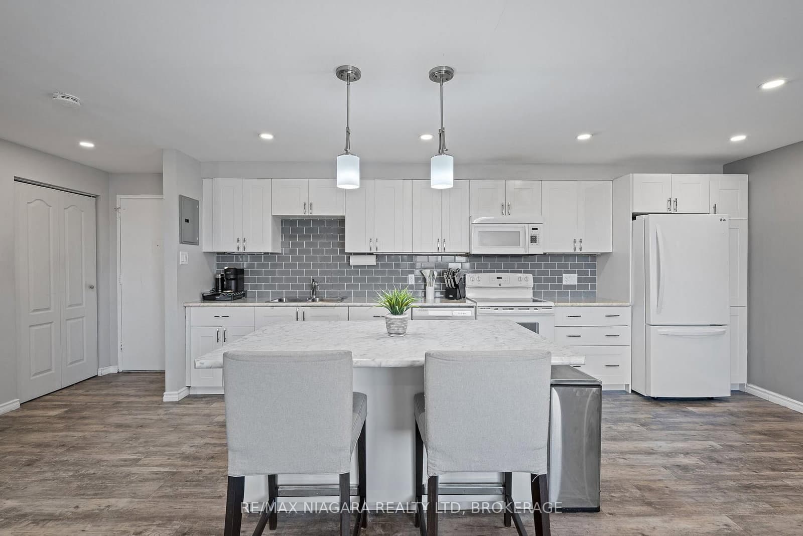 #308 - 198 Scott Street