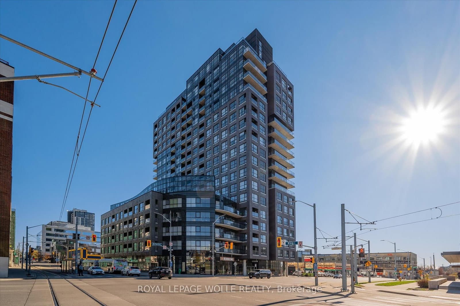 #706 - 1 Victoria Street S