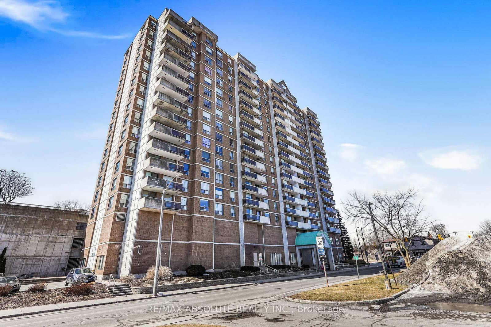 #607 - 200 Lafontaine Avenue