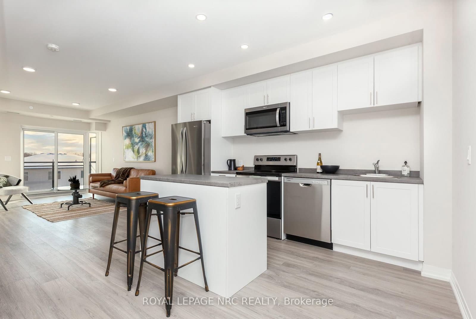 #LP07 - 50 HERRICK Avenue