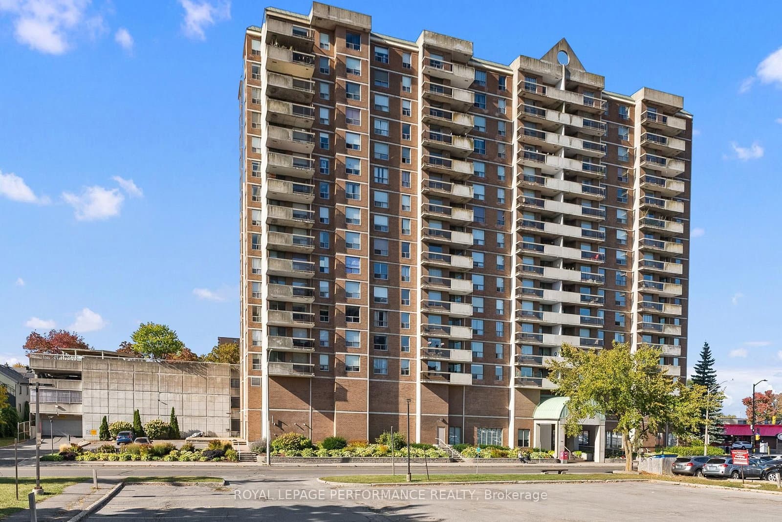 #Unit #407 - 200 Lafontaine Avenue