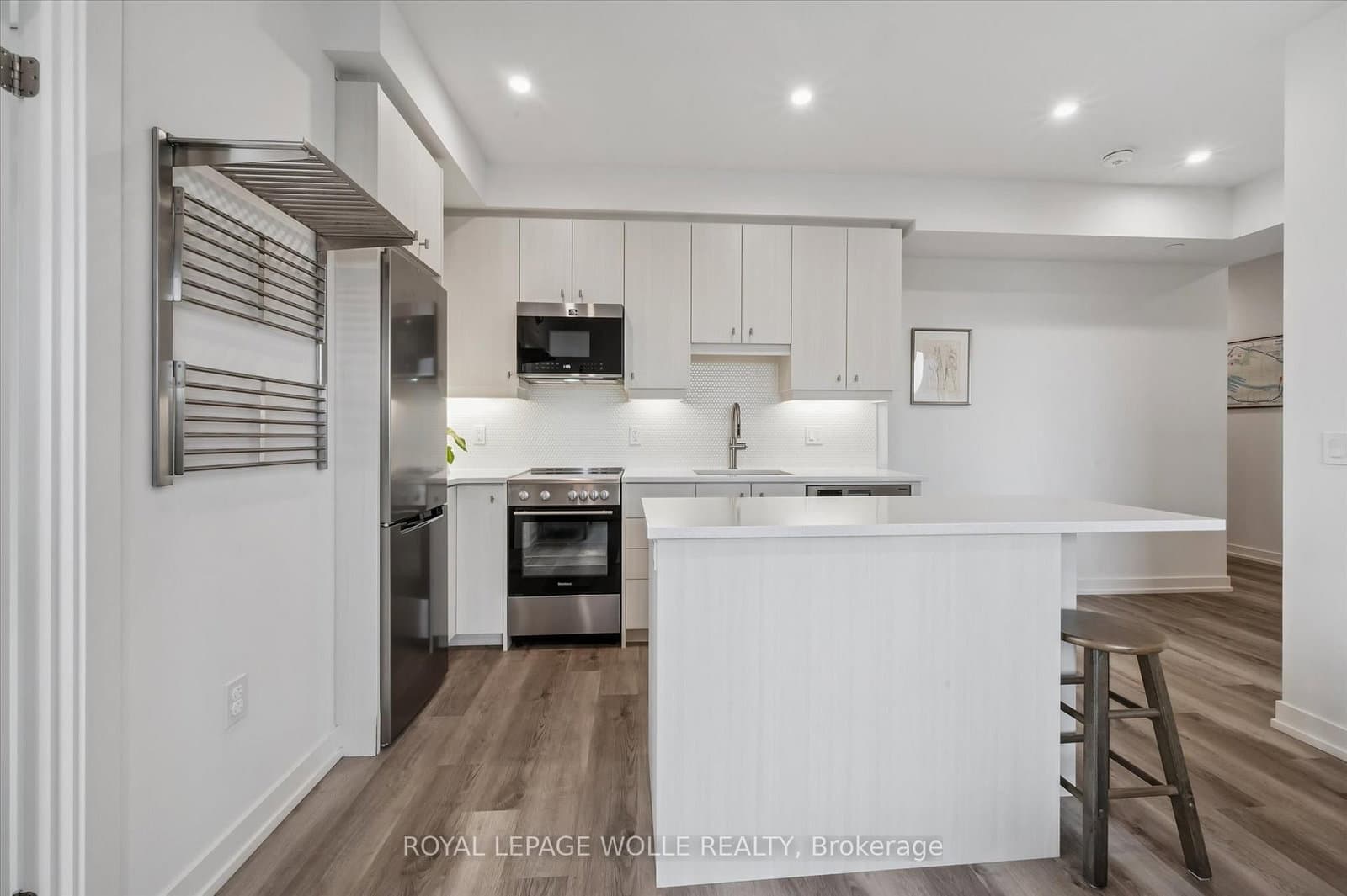 15 Wellington Street S, Unit 909