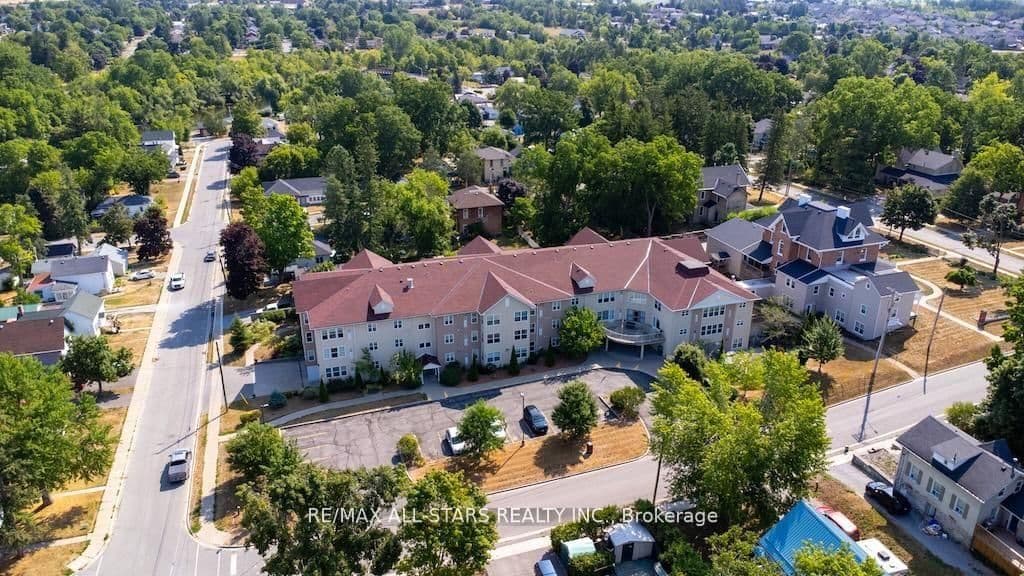 #106 - 8 Huron Street