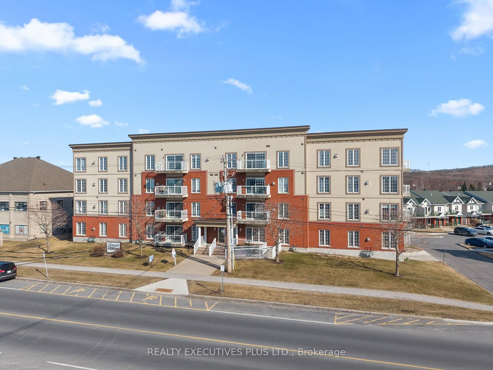 #407 - 2921 Laurier Street